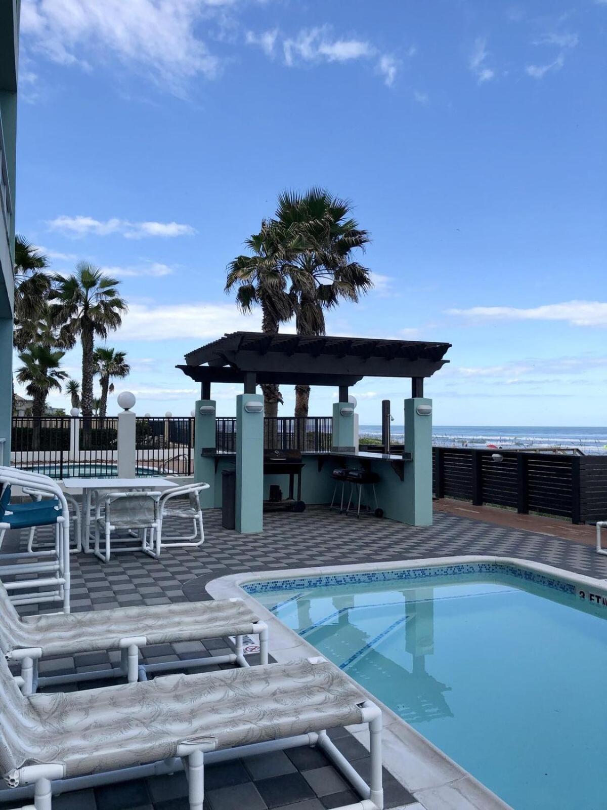 5 Bedroom Beachfront Condo - 3Rd Floor جنوب جزيرة بادري المظهر الخارجي الصورة